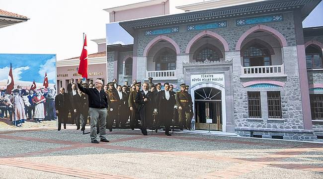 Cumhuriyet coşkusu Bursa'yı sardı 