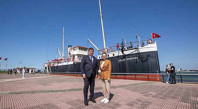 Başkan Tugay Samsun'da Bandırma Vapuru'nu ziyaret etti  