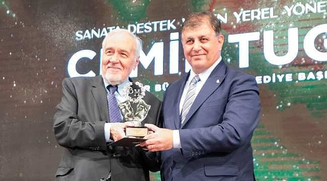 Cemil Tugay'a "Sanata Destek Veren Yerel Yönetici" Ödülü! 