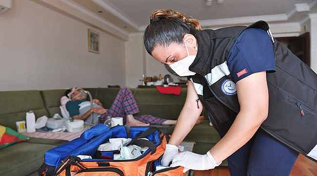 Evde Bakım Hizmetleri ile İzmir'de 5 Bin Hasta Şifa Buluyor 