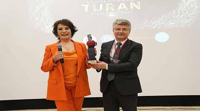  Türk Dünyası Sineması İzmir'de Ege Üniversitesi ev sahipliğinde bir araya geldi 