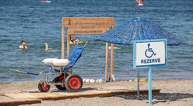 Engelsiz Tatil Keyfi: İzmir'de Engelli Vatandaşlar Kıyı Rampalı Plajlarda Denize Giriyor