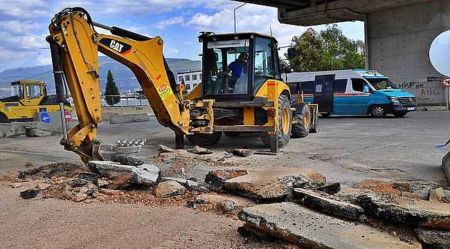 İzmir'de Bozuk Yollar Onarılıyor: Hedef 500 Bin Ton Asfalt!