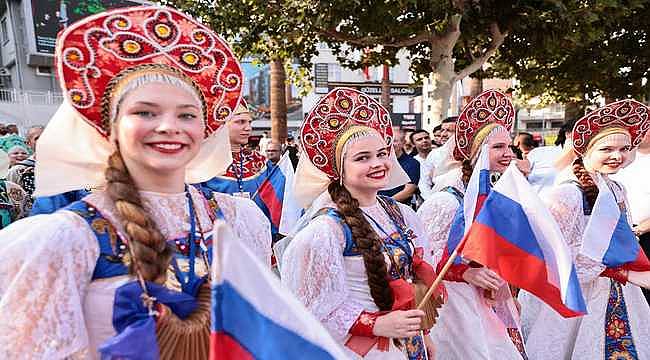 18. Uluslararası Halk Dansları Festivali kortej yürüyüşü ile başladı