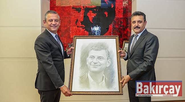 Dikili Belediye Başkanı Adil Kırgöz, CHP Genel Başkanı Özgür Özel'i Ziyaret Etti 