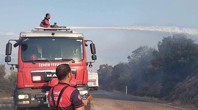 İzmir İtfaiyesi Dikili'de Orman Yangınına Müdahale Ediyor