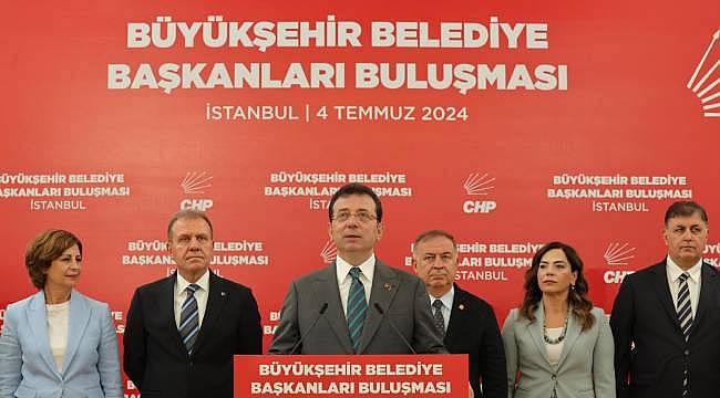 İstanbul'daki CHP'li Büyükşehir Belediye Başkanları Zirvesi Tamamlandı