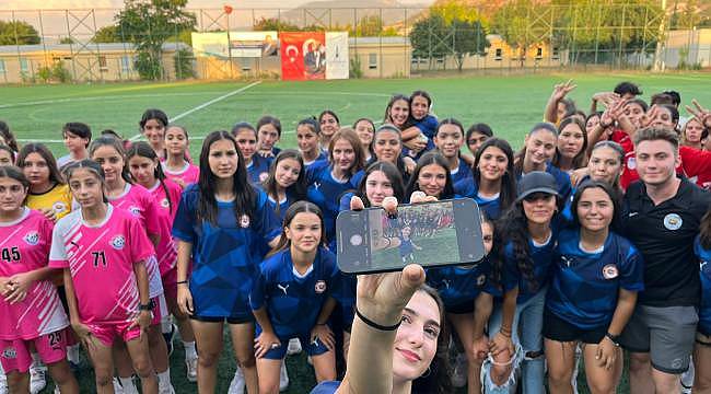 İzmir'de U13 ve U15 Kız Futbol Ligi'nde Dostluk Kazandı!