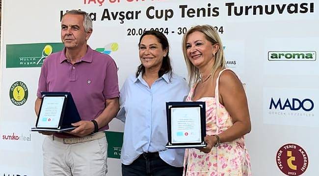 Tenis Severler Ataşehir'de Buluştu: Hülya Avşar Cup'ta Ödüller Sahiplerini Buldu