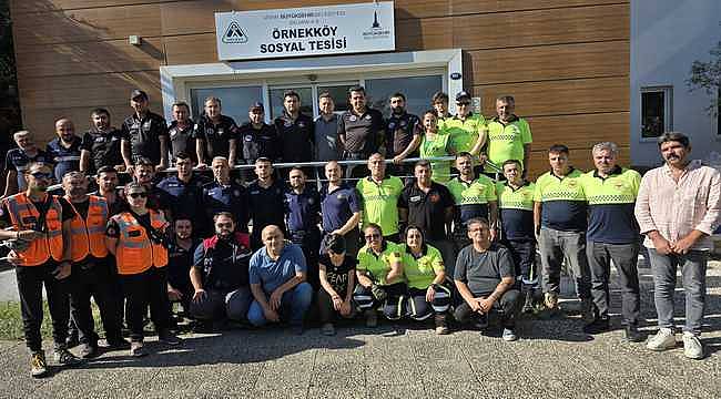 İzmir'de Yangın Mağdurları ve İtfaiye Ekipleri Sosyal Tesislerde Ağırlanıyor