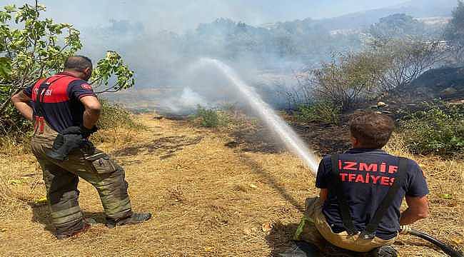 İzmir'deki Yangın Kontrol Altına Alınmaya Çalışılıyor