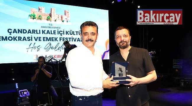 Mehmet Erdem, Çandarlı Kale İçi Festivali'nde Binleri Coşturdu