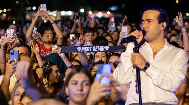 Mert Demir, İEF'in 93. Yılında 30 Ağustos Coşkusunu Zirveye Taşıdı