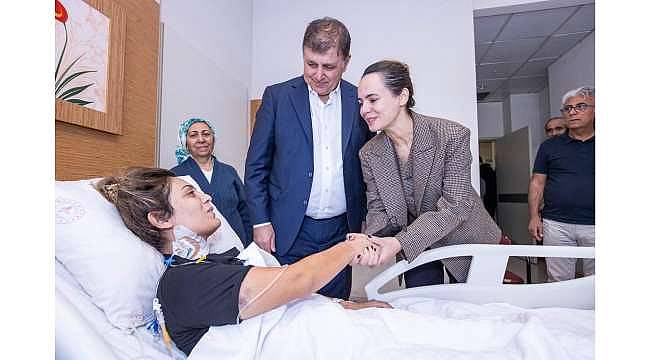 Başkan Tugay, Silahlı Saldırıdan Mucizeyle Kurtulan Özge Polat'ı Ziyaret Etti