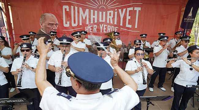 "Cumhuriyet Her Yerde" Etkinlikleri, Kemalpaşa'da Renkli Görüntülerle Başladı