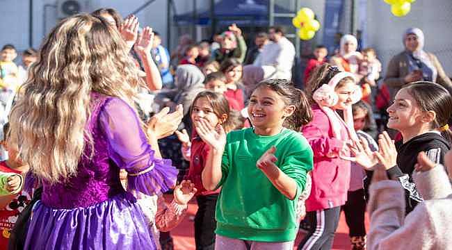 İzmir Büyükşehir Belediyesi'nin Çocuk Şenlikleri Devam Ediyor 