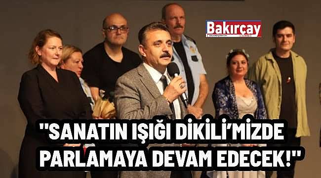 Dikili Belediyesi Tiyatro Topluluğu, "Kadınlık Bizde Kalsın"la İlk Sahneye Çıktı