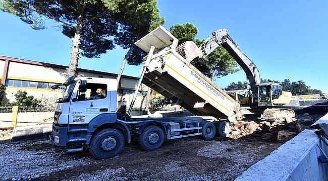 Gaziemir'de Trafik Yoğunluğunu Azaltacak Taşıt Üst Geçidi Çalışmalarında Sona Yaklaşıldı 