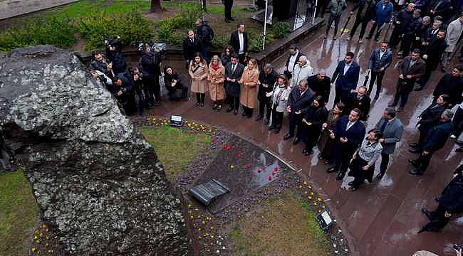 Atatürk'ün Annesi Zübeyde Hanım, Karşıyaka'daki Kabri Başında Anıldı