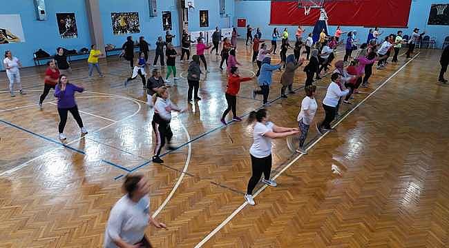 Menemen Belediyesi'nden Kadınlara Ücretsiz Zumba Kursu 