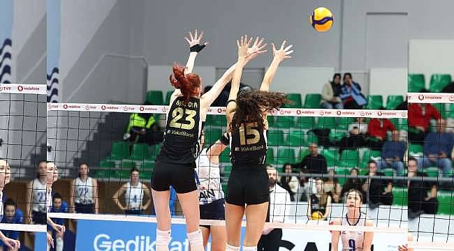 VakıfBank, Sarıyer Belediyesi'ni 3-0 Mağlup Ederek 15. Galibiyetini Elde Etti